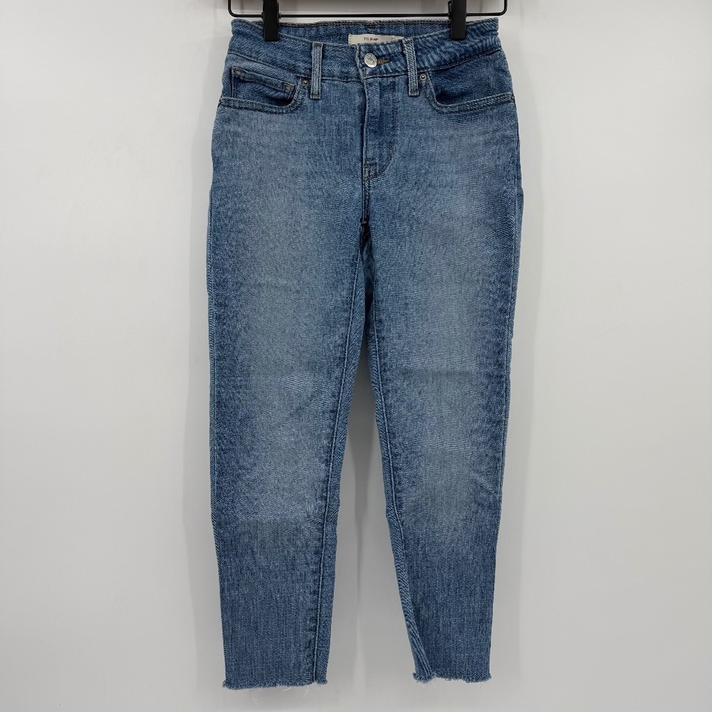 Levis 711 Jeans Women 24 Blue Light Wash Skinny Stretch Denim Cropped Cut Off